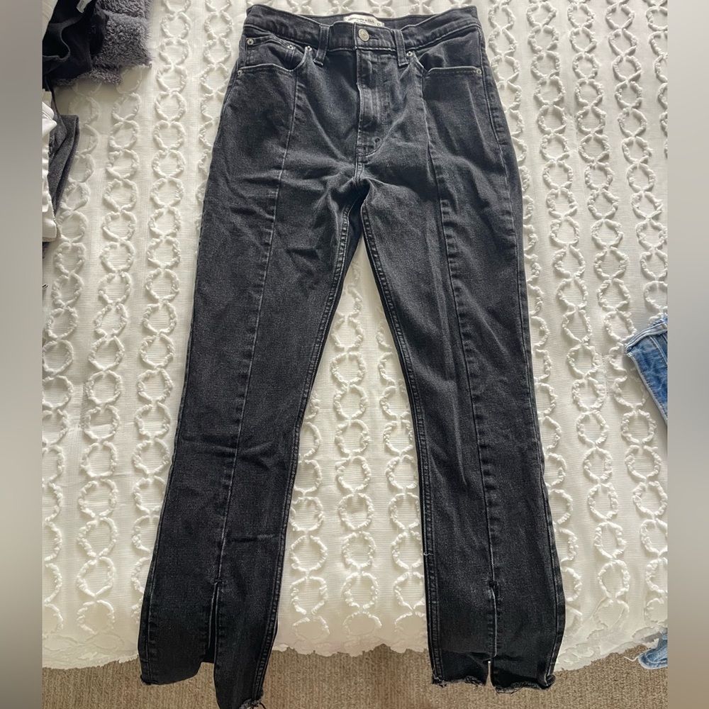 Stylish Black High-Waisted Jeans